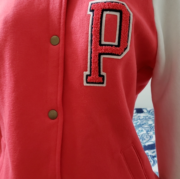 CLOTHES - Picture 2 of 3